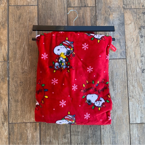 CHRISTMAS Berkshire SNOOPY "Merry and Bright" Soft Christmas Throw Blanket - Picture 1 of 12
